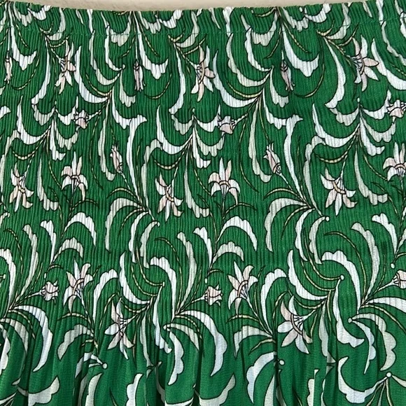 Max Studio NWT Elastic waist short Green floral print Skirt. SMALL - Picture 4 of 10